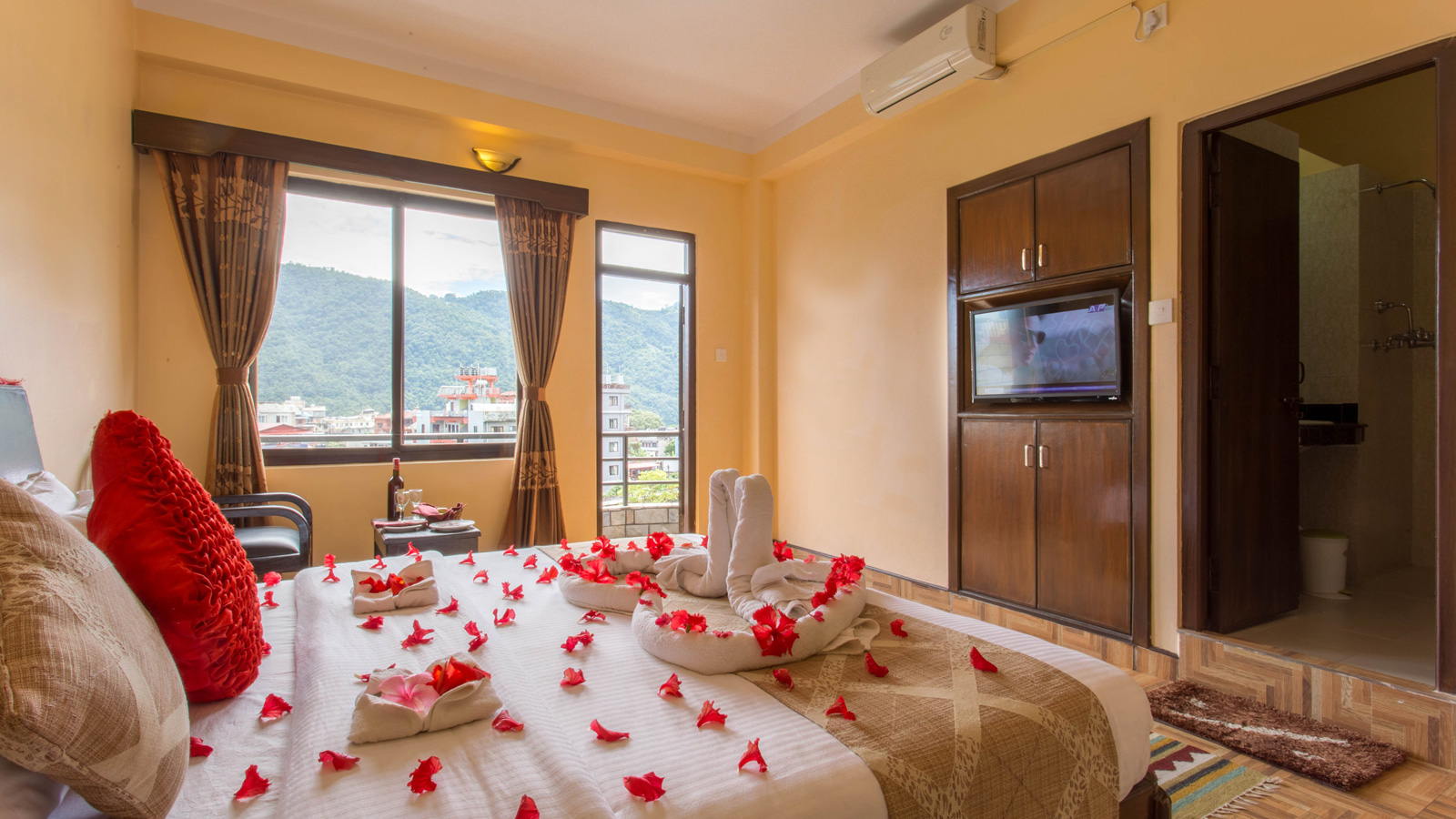 Honeymoon Suite Room