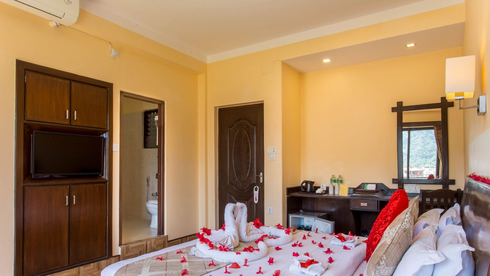 Honeymoon Suite Room
